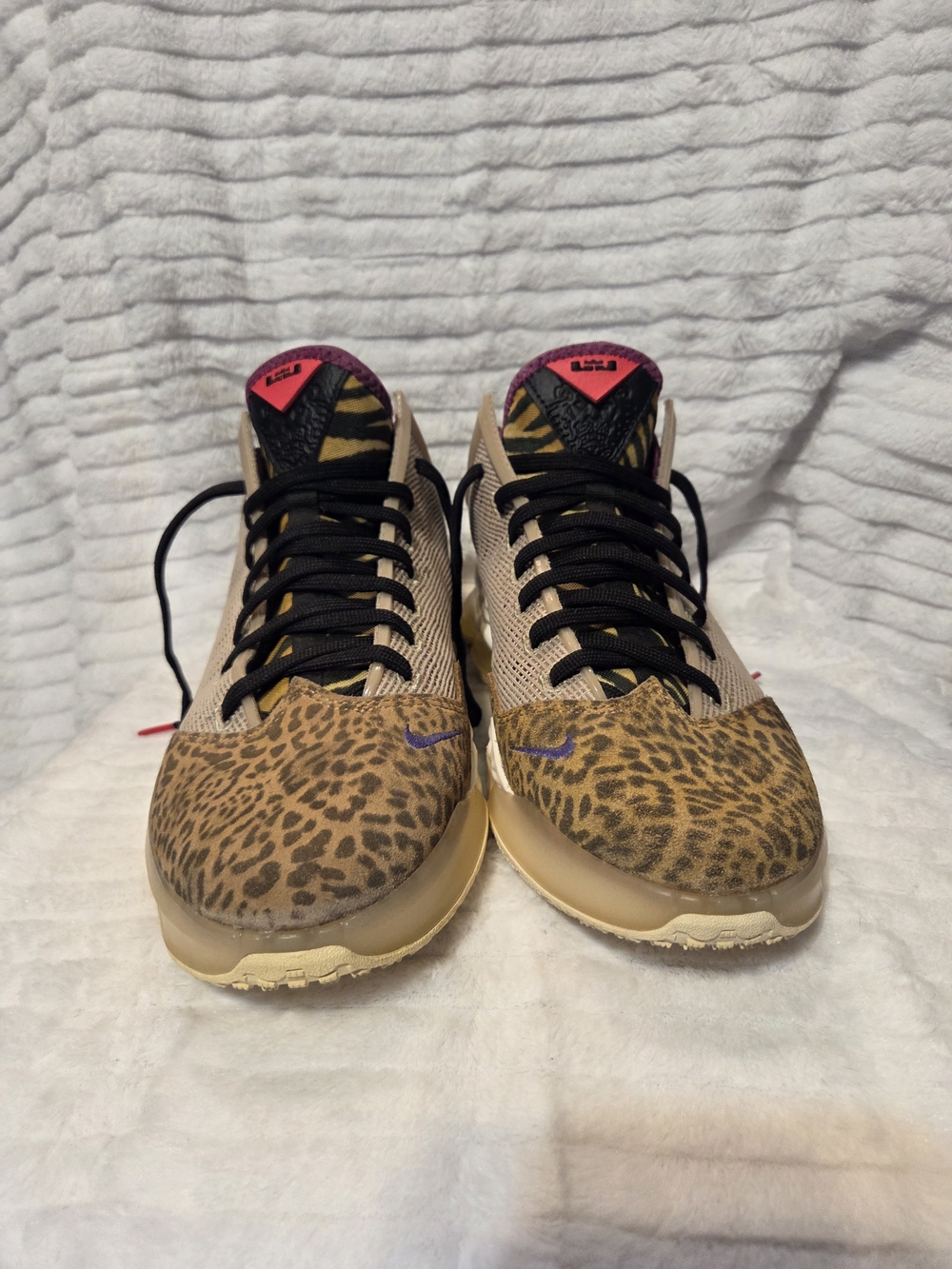 Size 10 Nike LeBron Xix Low Safari men's basketball shoes. - Picture 3 of 16